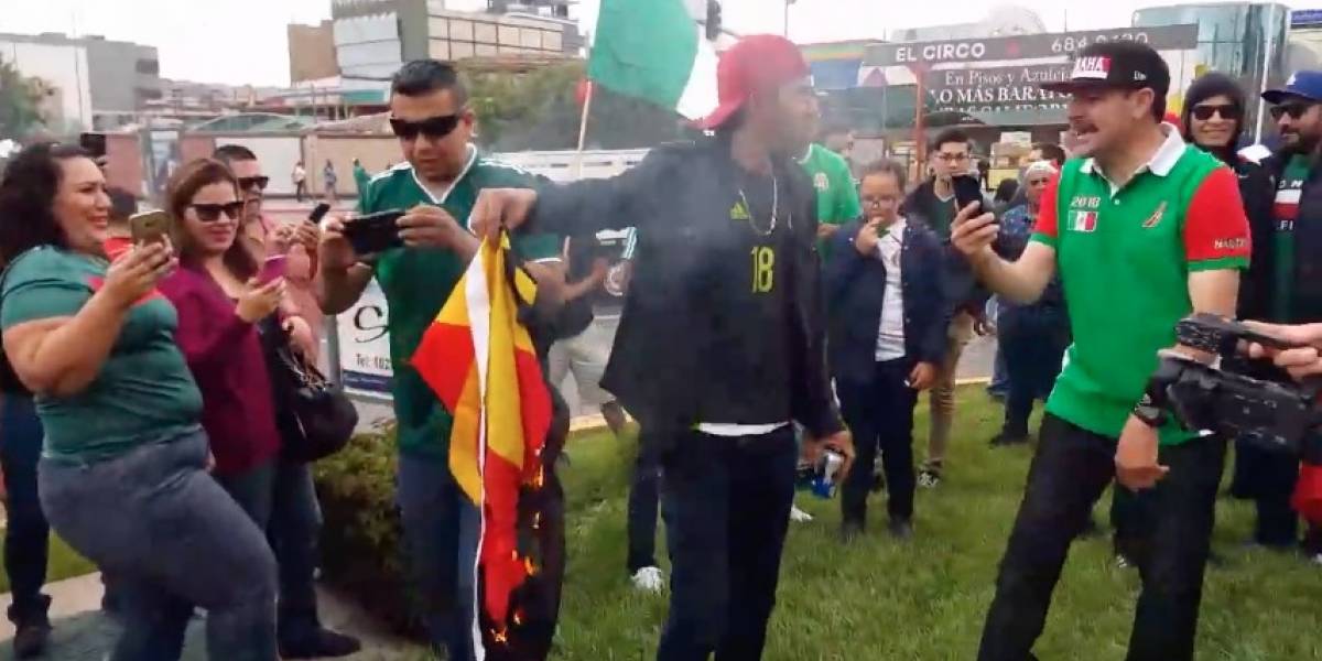Mexicanos queman bandera de alemania al ganar el primer encuentro