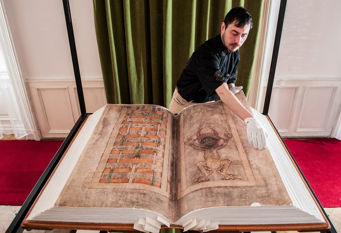 los-libros-m-s-extra-os-y-antiguos-de-la-historia-blog-de-p-gina-web-leon